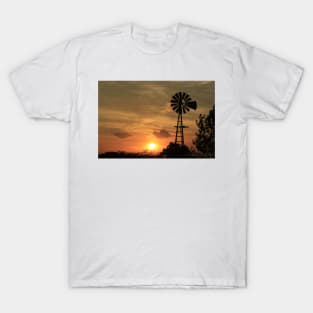 Kansas Colorful Sunset with Windmill Silhouette and clouds. T-Shirt